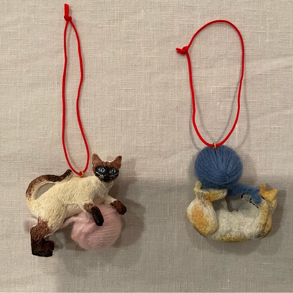 Duo of Vintage Cat Ornaments Playing with Balls of Yarn in EVC - Picture 13 of 13